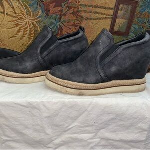 Stylish Black Slip-On Women's Shoes size 9